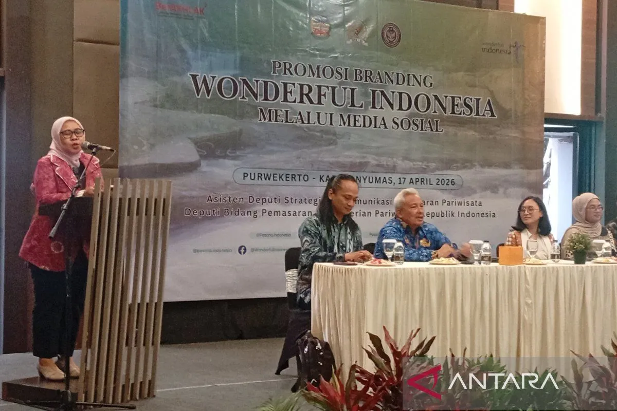 Anggota Komisi VII DPR RI Siti Mukaromah dalam Bimbingan Teknis “Promosi Branding Wonderful Indonesia Melalui Media Sosial” di Purwokerto, Kabupaten Banyumas, Jawa Tengah, Jumat (17/4/2026) siang. [ANTARA]