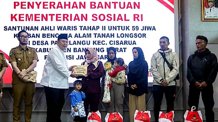  Wakil Ketua DPR RI Gus Cucun Salurkan Bantuan Lanjutan untuk Korban Longsor Pasirlangu