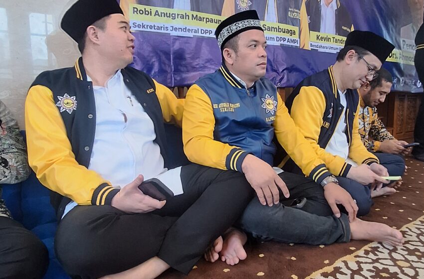  Sekjen Golkar Sarmuji Puji Ketum AMPI Jerry Sambuaga Berhasil Gelar Ngabuburit Diskusi Kepemudaan dan Santunan Anak Yatim di Masjid DPP Golkar
