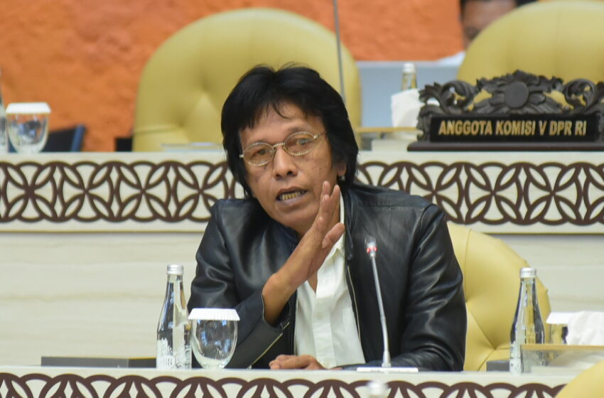 Adian Napitupulu Soal Menkeu Tolak Bayar Utang Whoosh dengan APBN: Ini Perlu Dikaji Ulang…