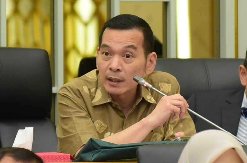  Daniel Johan Soroti Tanggul Beton Berdiri di Kawasan Pesisir Cilincing, Jakarta Utara
