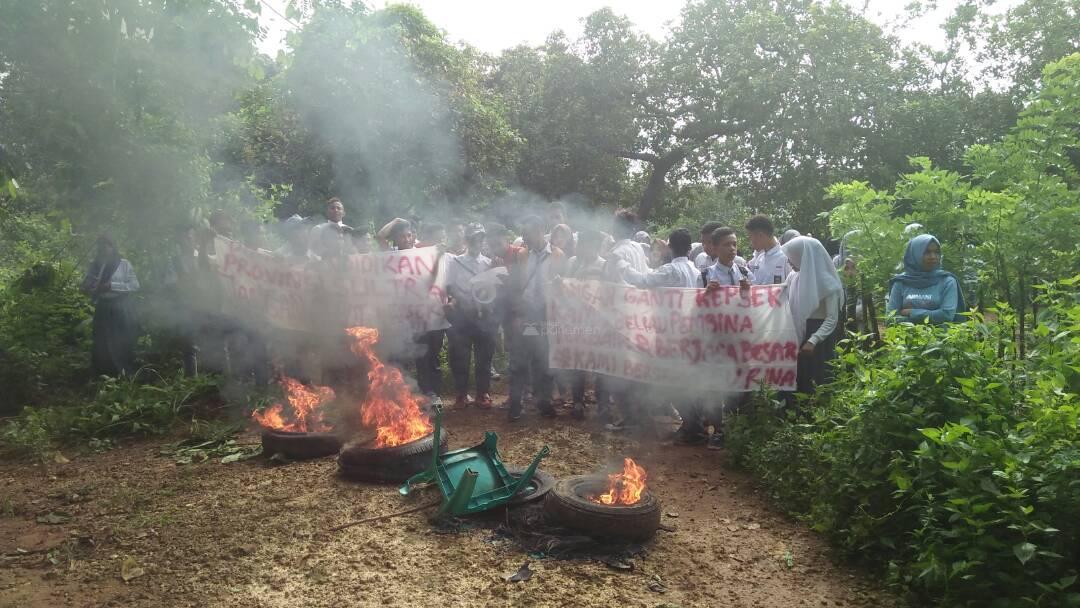  Guru dan Siswa Tolak Pergantian Kasek SMAN 2 Siotapina