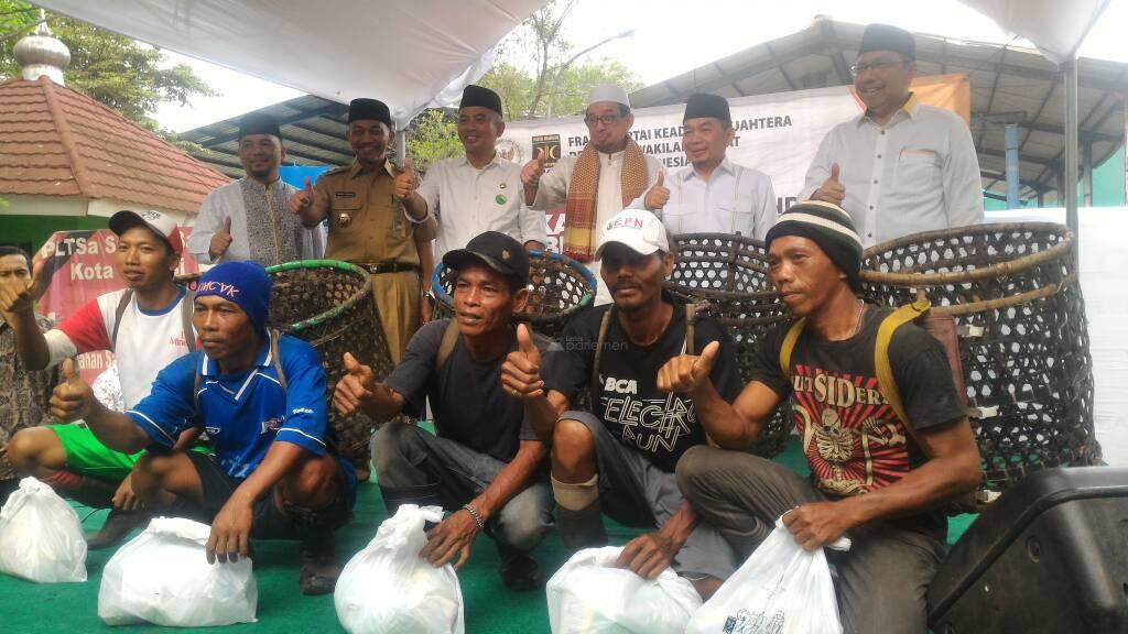  Ungkapkan Rasa Cinta di Bulan Suci, PKS Buka Puasa Bersama Pemulung