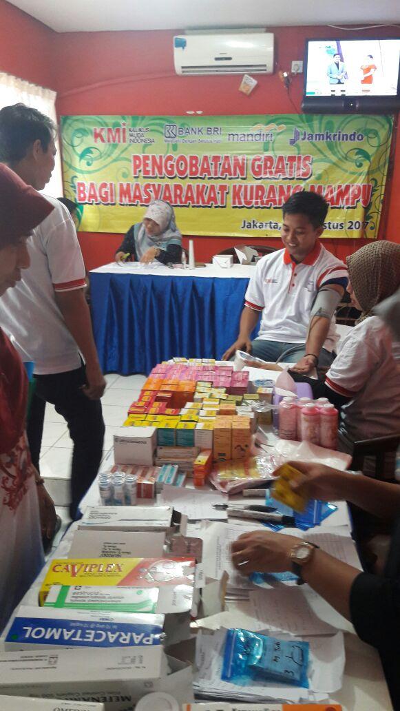  Warga Kebon Manggis Antusias Ikuti Pengobatan Gratis KMI