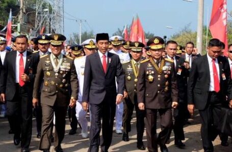 Berjalan Kaki, Presiden Hadiri Upacara HUT TNI ke-72