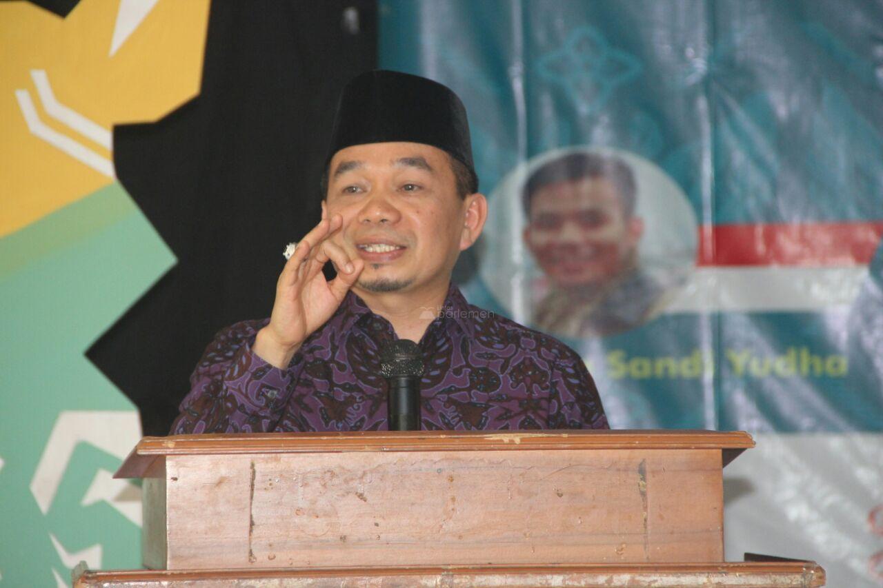  PKS DPR Buka Seminar Internasional Politik Islam Dunia di UIN SMH Banten