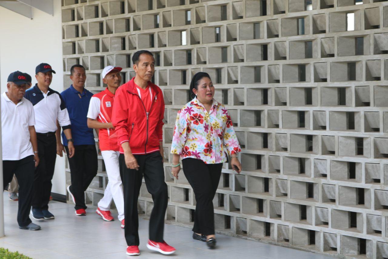  Tak Nyaman di Kandang Banteng, Jokowi Berteduh di Pohon Beringin