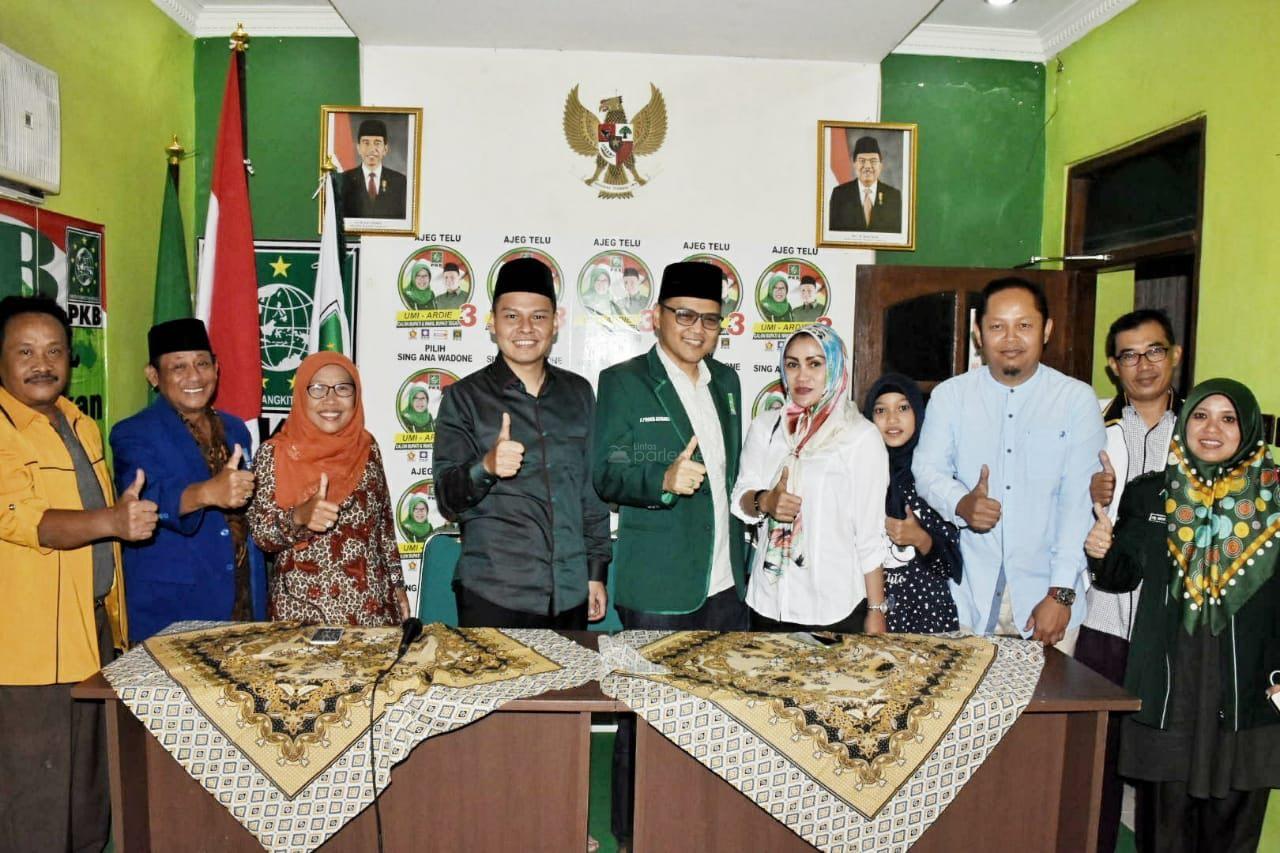 Menang Telak, Pasangan Umi Ardie Ajak Warga Tegal Sujud Syukur
