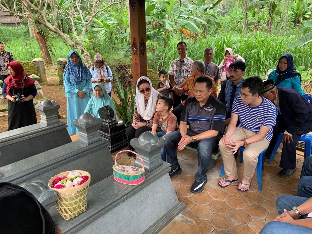  Sebelum Nyoblos, Bamsoet Ziarah ke Makam Ayahanda