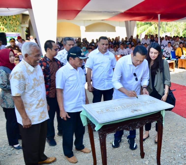  Bamsoet Resmikan Monumen Guru Indonesia di Banjarnegara