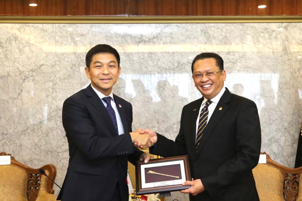  Ketua MPR Sampaikan Pentingnya ‘Bisnis Friendly’ Bagi Pengusaha di Depan Parlemen Singapura