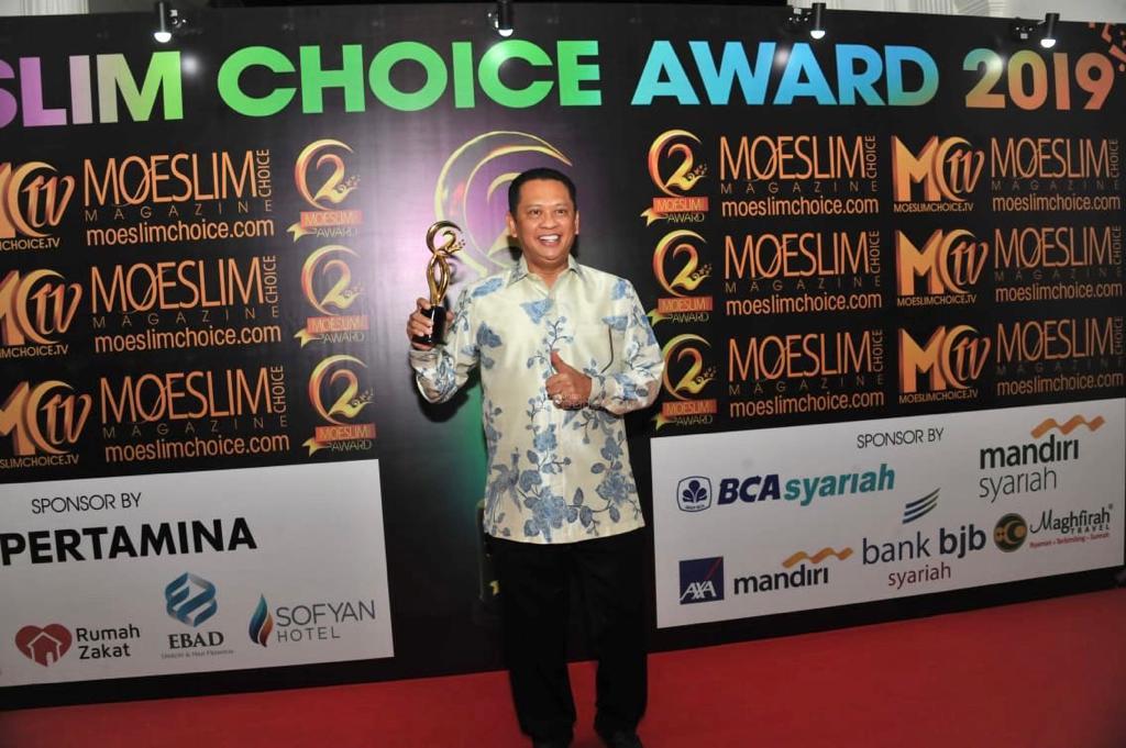  Bamsoet Raih Penghargaan Democracy Award