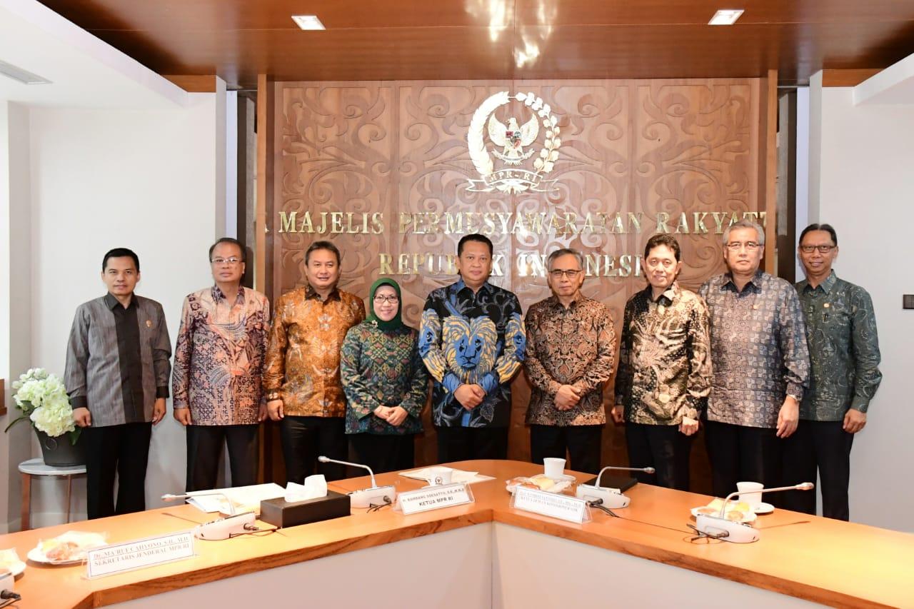  Menerima Ketua OJK, Bamsoet Dorong Pemerintah Bentuk Lembaga Penjamin Polis