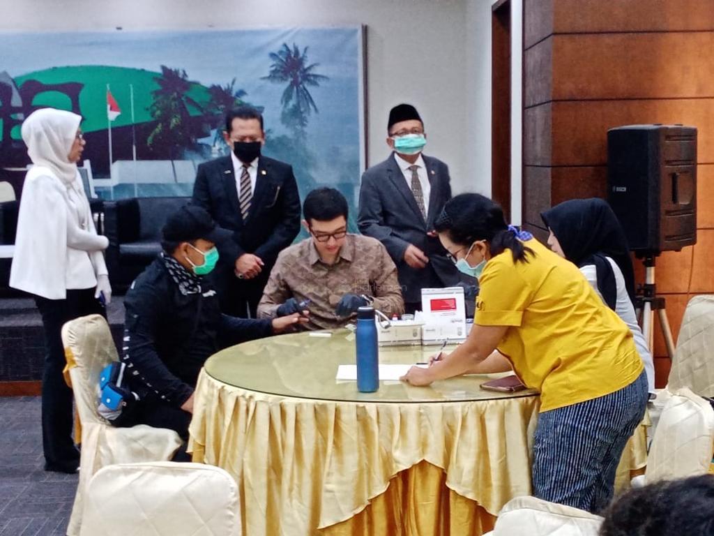  Bamsoet Fasilitasi Rapid Test Wartawan Press Room MPR 