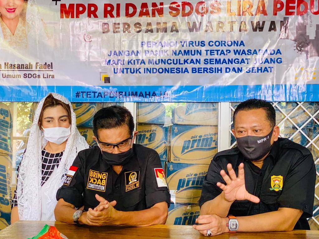  Bamsoet Sumbang Sembako ke Jurnalis