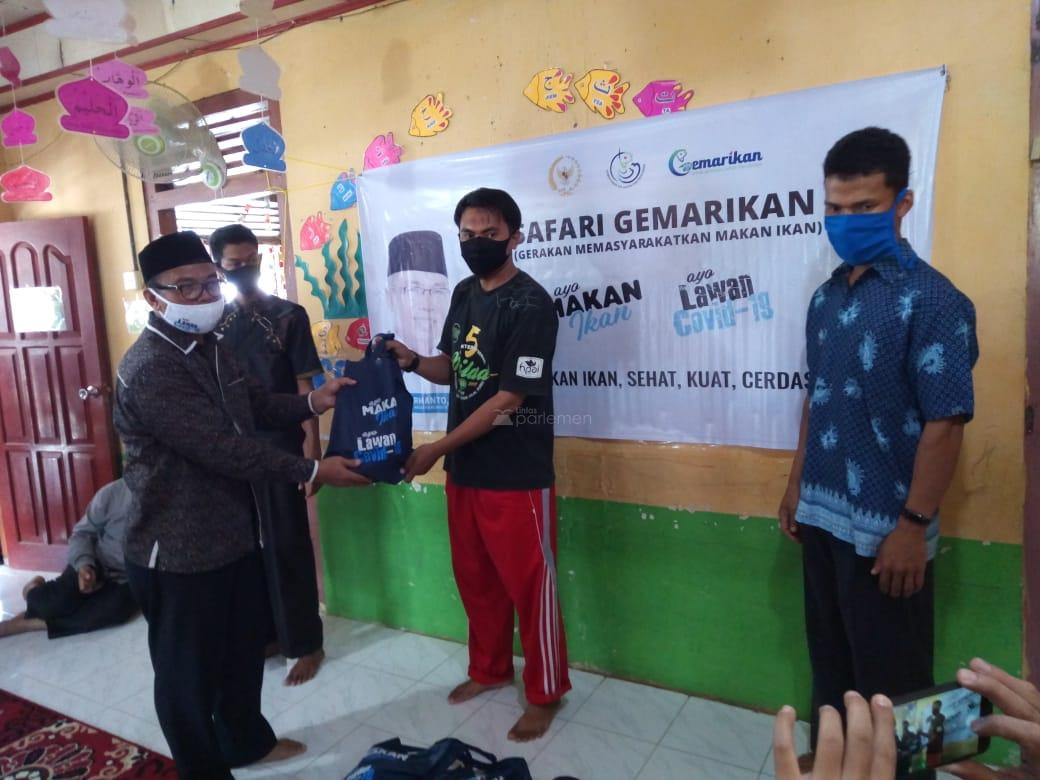 Hermanto Serahkan Paket Pangan di 14 Titik Ini