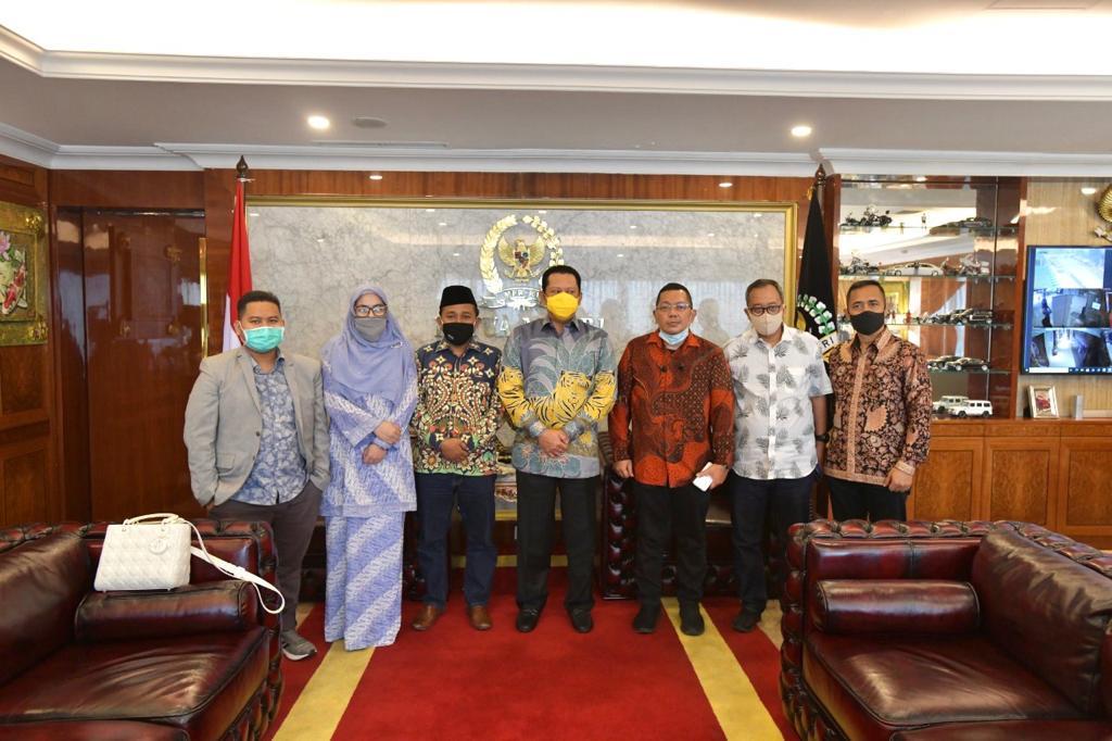 Bamsoet Ajak Santri Milineal Kuasai Teknologi Informasi