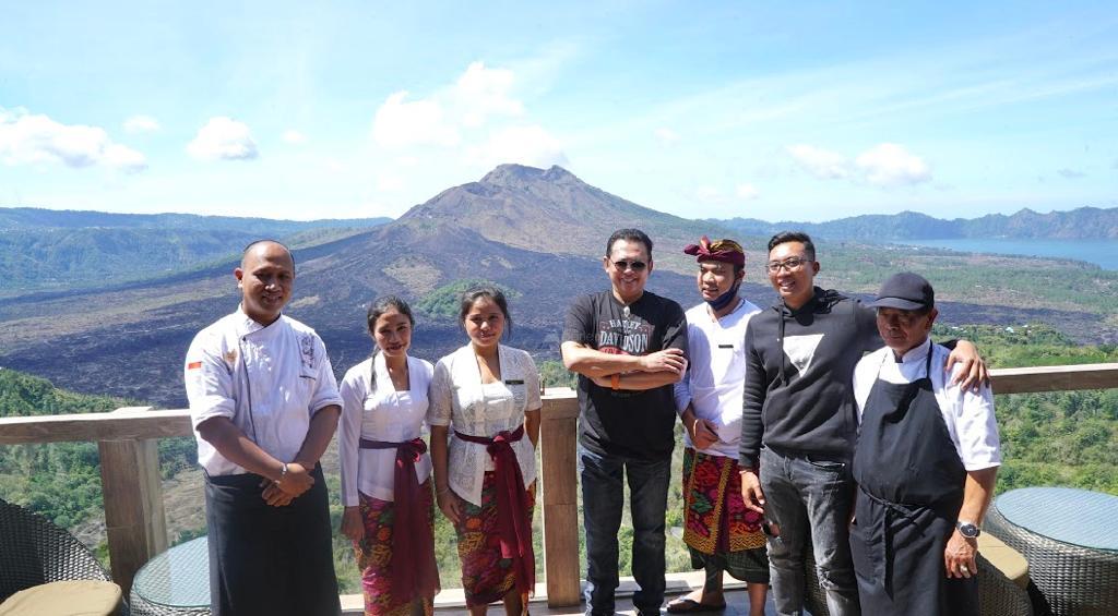 Potret Pengusaha Cafe di Bali, Bamsoet: Jangan Anak Tirikan Turis Domestik
