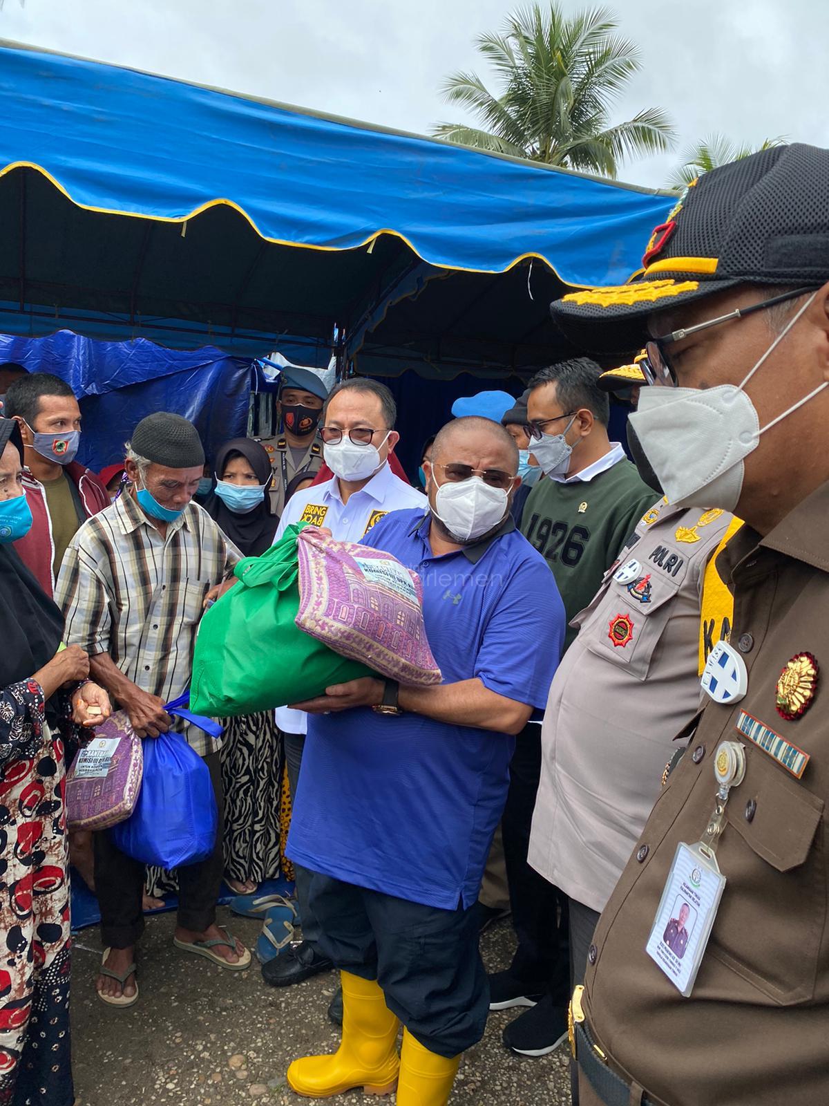 DPR Beri Bantuan Korban Bencana di Kalimantan Selatan