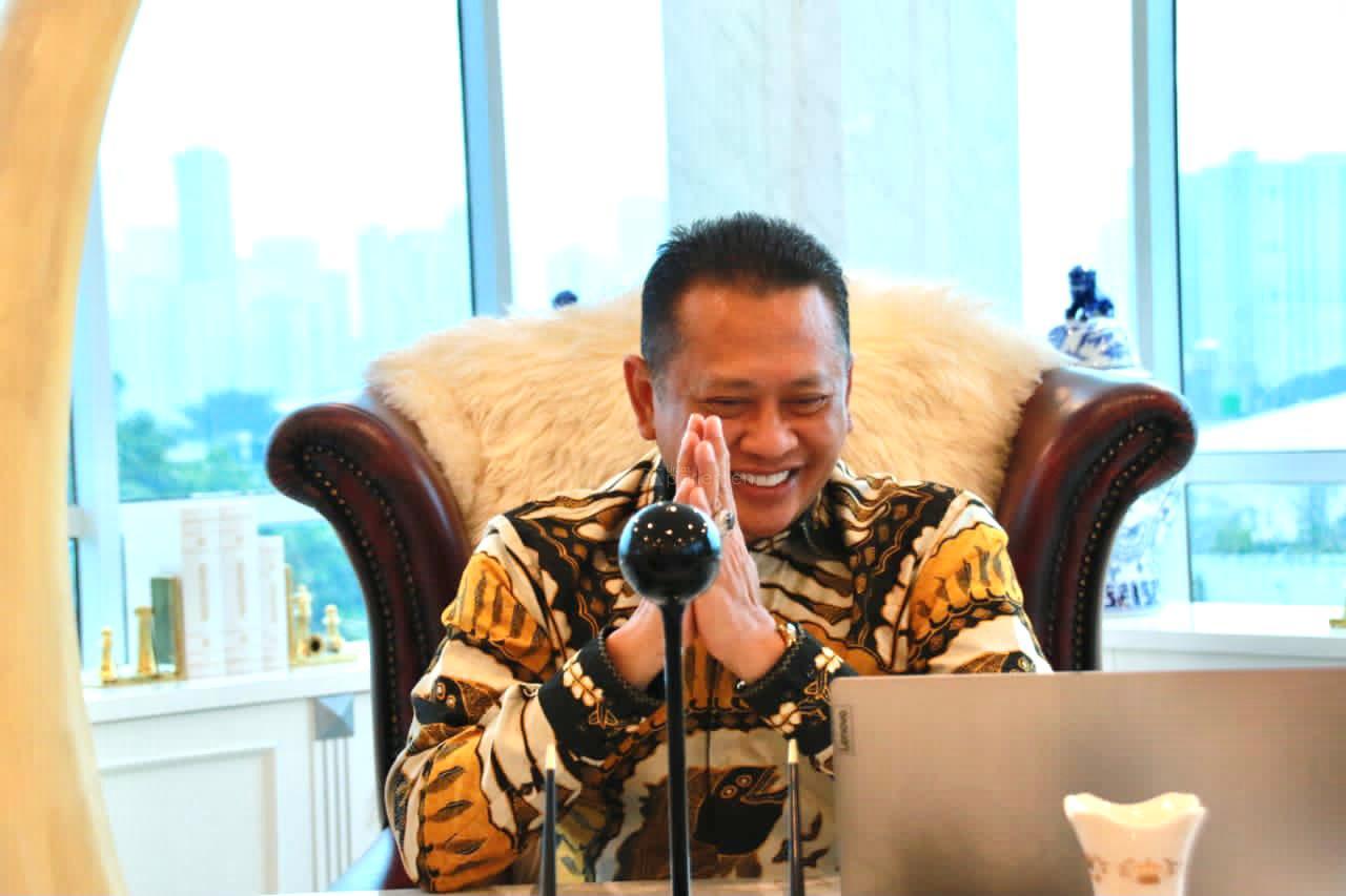  Bamsoet Kembali Raih Penghargaan Parliament of The Year 2021