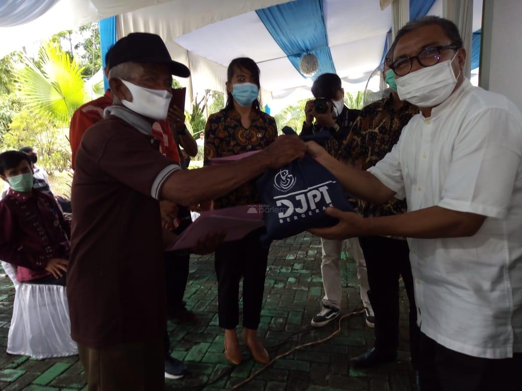  Subhanalloh! Anggota DPR Ini Bagi Sembako di Bulan Ramadhan