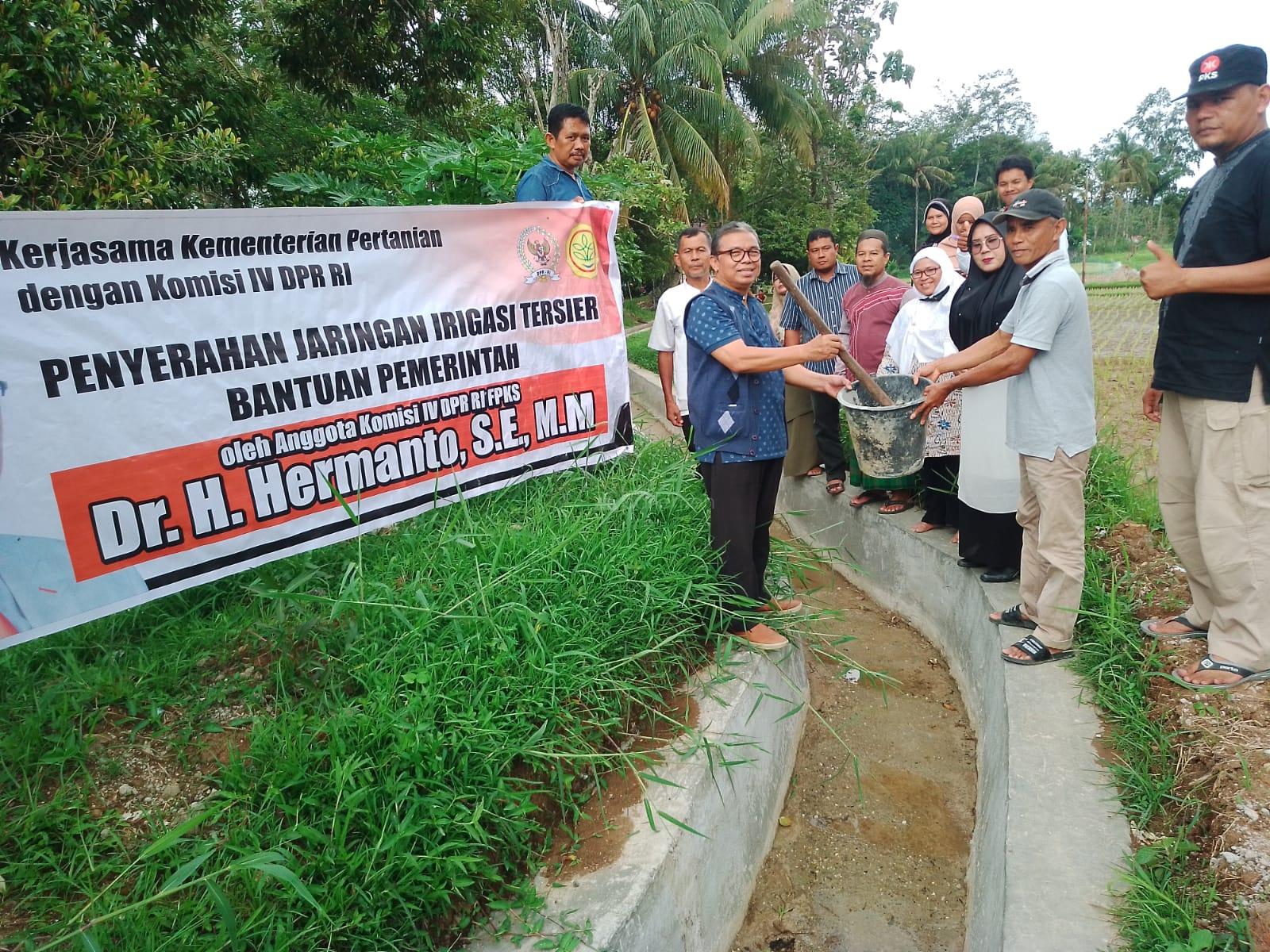  Kunjungi Dapil, Hermanto Serahkan 2 Jaringan Irigasi Tersier