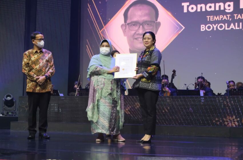  Serahkan Achmad Bakrie Award, Puan Apresiasi Dedikasi Dokter Tanggulangi Covid-19