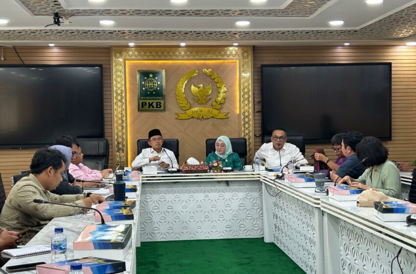  Bahas RUU Masyarakat Adat, Kiai Maman Terima Aliansi Masyarakat Adat Nusantara