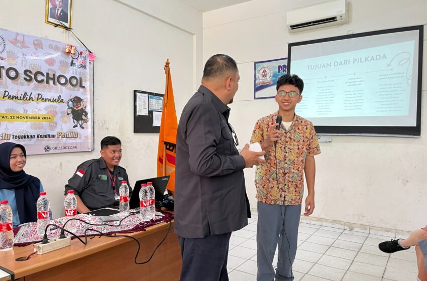  Bawaslu Ajak Pemilih Pemula Jadi Pengawas Partisipatif di Giat Bawaslu Goes To School di SMA Santo Lukas Jakarta Utara