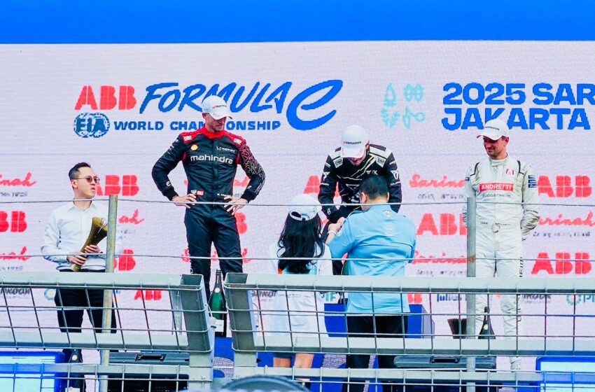  Ketum IMI Wakili Presiden FIA Bersama Gubernur Pramono dan Hasyim Joyohadikusumo Kalungkan Medali The Winner of the 2025 Jakarta E-Prix: Suksesnya Formula-E Prestasi Masyarakat Indonesia