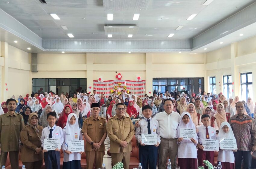  Irman Gusman Salurkan 437 Beasiswa PIP Gelombang ke-2 untuk Siswa Sumbar