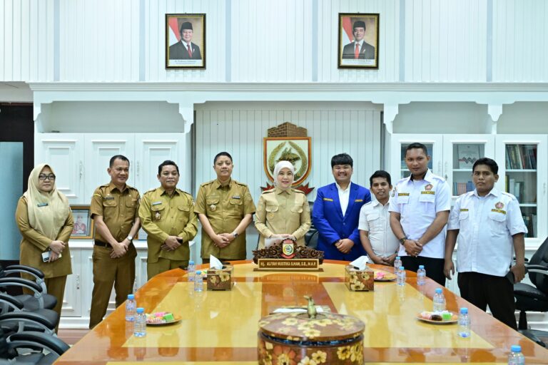  Wakil Wali Kota Makassar Aliyah Mustika Ilham Terima Karang Taruna Kota Makassar