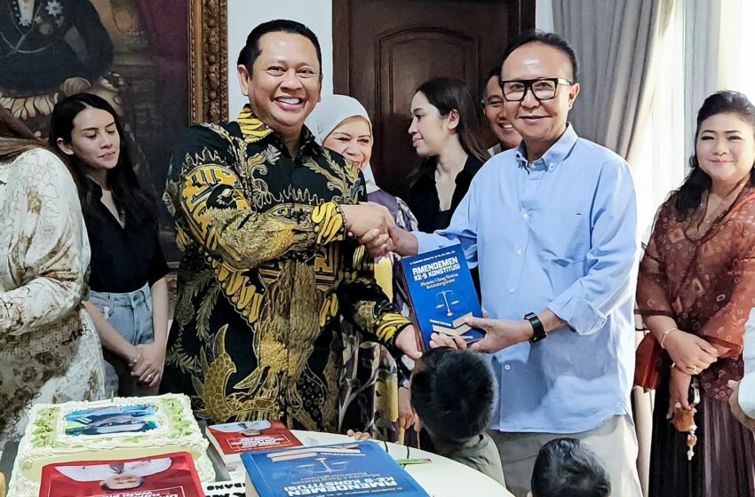  Berdoa bersama, Bamsoet Soft Launching Tiga Buku Baru Urgensi Amandemen ke-5 dan Evaluasi Demokrasi Nomor Piro Wani Piro