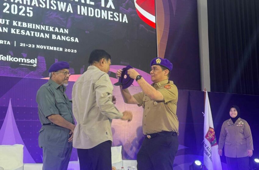  Sekjen IARMI Riza Patria Sematkan Baret Ungu, Jenderal Djamari Chaniago Resmi Jadi Anggota Kehormatan IARMI