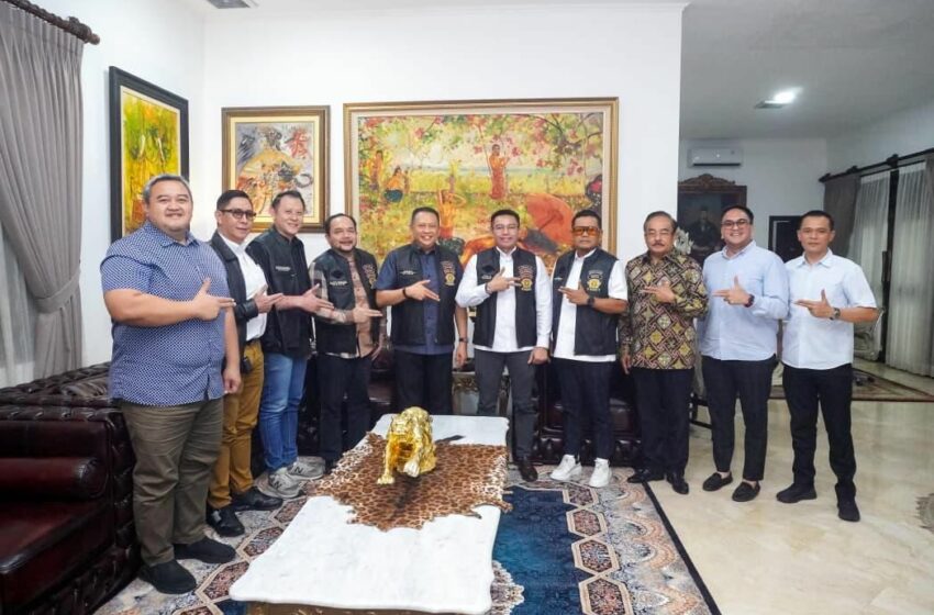  Terima Presiden Perikhsa Riders dan Presiden Perikhsa Cigar Brotherhood, Bamsoet Dorong Komunitas Otomotif Sinergikan Touring dengan Gerakan Sosial dan Kemasyarakatan