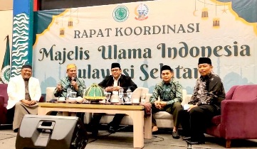  MUI DIPERSIMPANGAN SEJARAH: Penjaga Moral Atau Aktor Pinggiran Regulasi Negara?