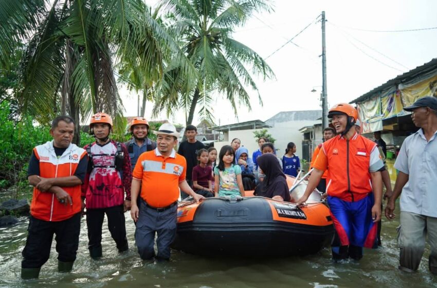  Jazuli Juwaini Kunjungi dan Salurkan Bantuan Langsung kepada Korban Banjir Serang