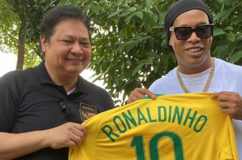  Bertemu Ronaldinho, Menko Airlangga Bahas Bibit Atlet Sepak Bola