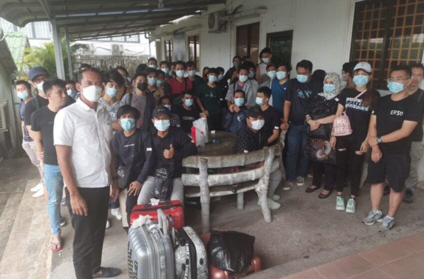  Menlu Dampingi Belasan PMI Korban Penyekapan di Kamboja