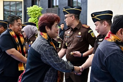  Ke Kalsel! Mercy Barends Soroti Ratusan Lubang Tambang Terbuka di Kalsel, Minta Penegakan Hukum Tegas