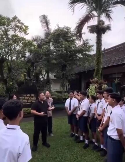  I Nyoman Parta Kampanyekan Biopori di SMP Negeri 2 Sukawati: Bali Punya Empat Danau, Tak Seharusnya Krisis Air