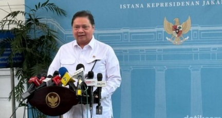  Pemerintah Siapkan Skema WFH Seminggu Sekali, Airlangga: Bisa Hemat BBM hingga 20 Persen