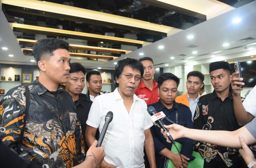  Adian Rapat dengan Mahasiswa dan Masyarakat Bahas Pertambangan di Indonesia
