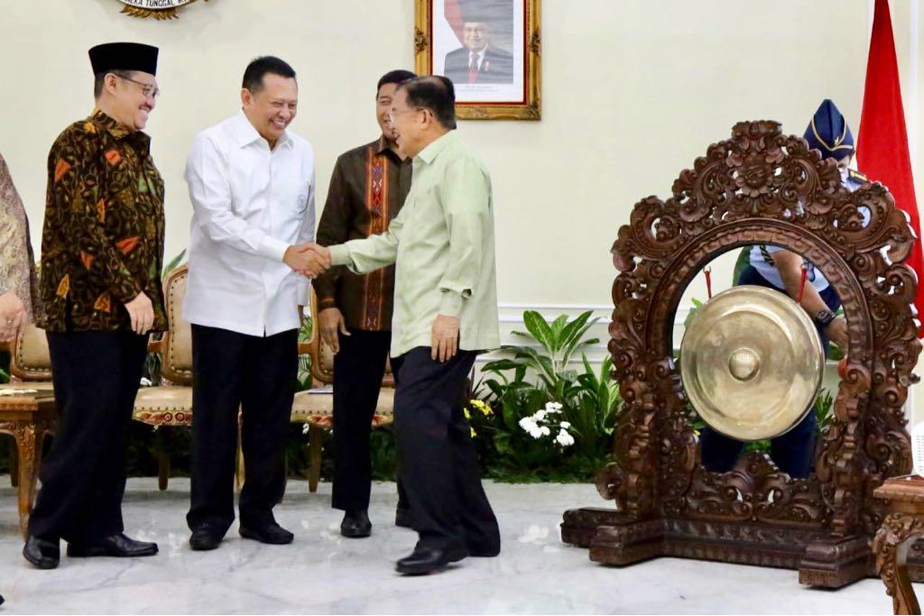  ‎Bamsoet Minta Pemda Jangan Persulit Janji Jokowi Soal THR dan Gaji Ke-13