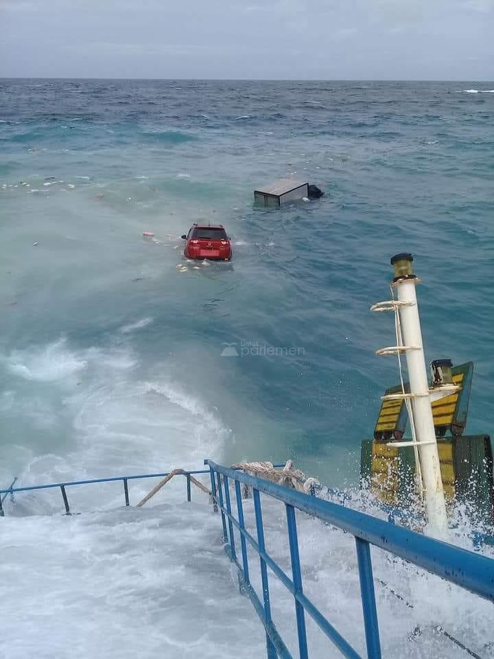  Mohon Doanya, Kapal Feri Rute Bira-Selayar Tenggelam