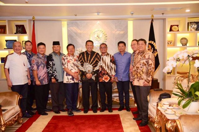 Bamsoet saat menerima perwakilan industri galangan kapal, di ruang kerja Ketua DPR RI, Jakarta, Rabu (27/03/19).