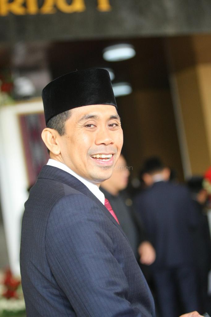  Kamrussamad : Gubernur Anies Asyik Pencitraan, Nenek Gendong Jenazah Cucu dan Judi Apartemen Robinson
