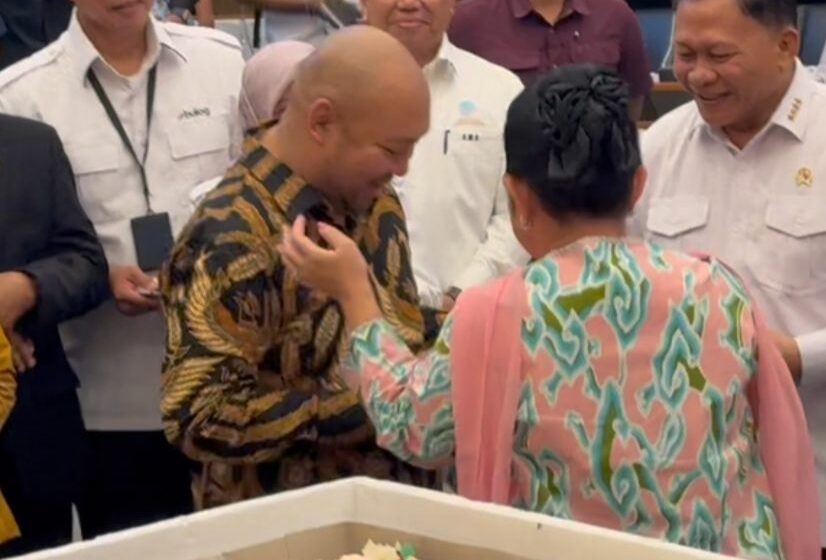  Titiek Soeharto Ulang Tahun, Didit Prabowo Bawa Tumpeng ke DPR