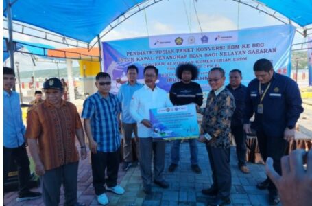 Rusda Mahmud Bagikan 400 Paket Konversi BBM ke BBG untuk Nelayan di Kendari