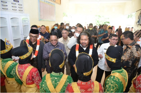  DPR Puji Penampilan Tari Saman SMPN 6 Banda Aceh